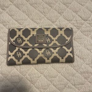 Dooney and bourke wallet